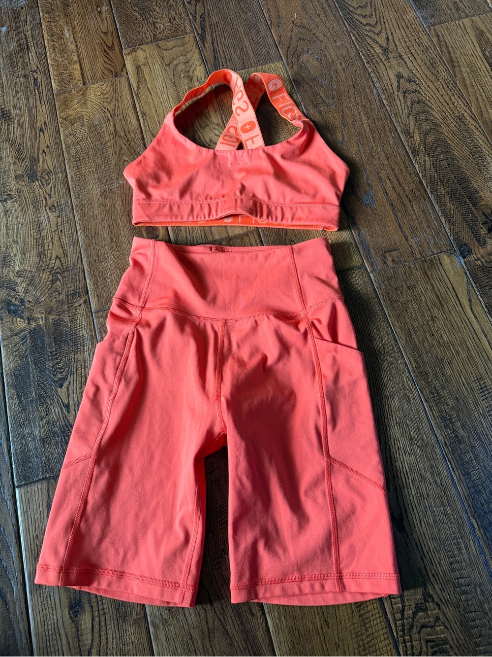 FIGS  Coral Bike Shorts and Matching  Underscrub Sports Bra Size XS Set
